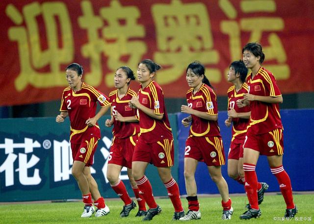 中国女足队员巧妙策略，揭幕胜利