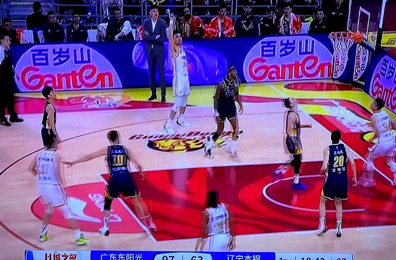 前场大个子表现火爆，助球队力挺连胜