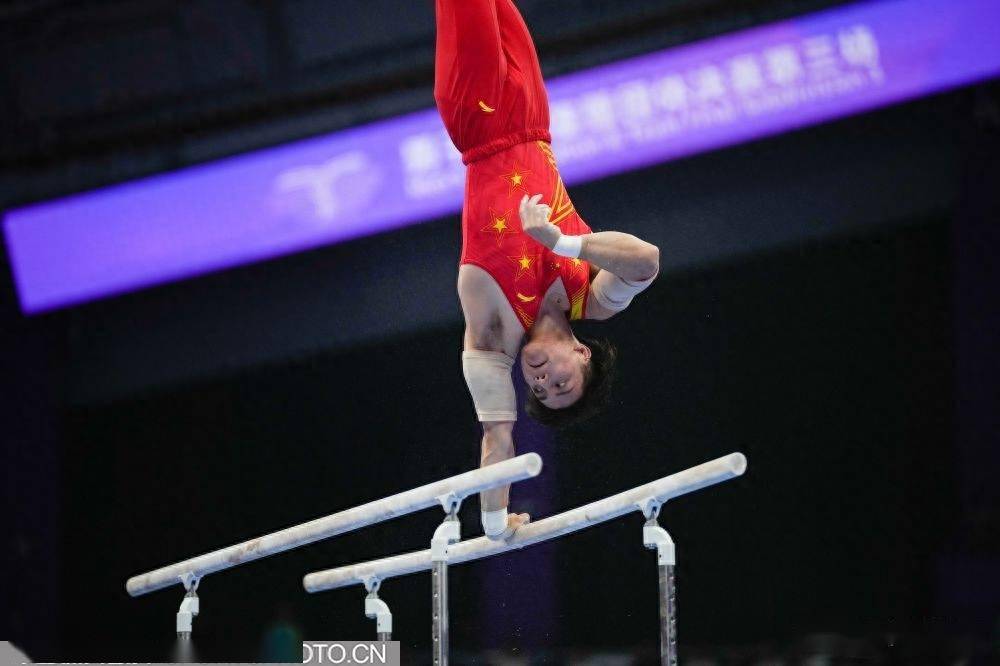 中国体操队夺得男团金牌,完美表现 中国体操队夺得男团金牌,完美表现