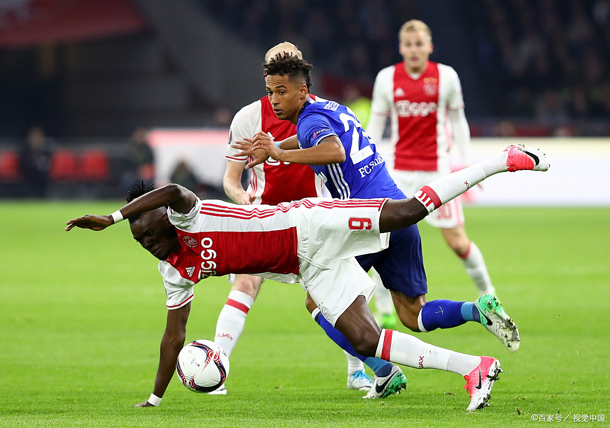 沙尔克04主场击败对手,球队实现主场守住的优势 沙尔克04主场击败对手,球队实现主场守住的优势