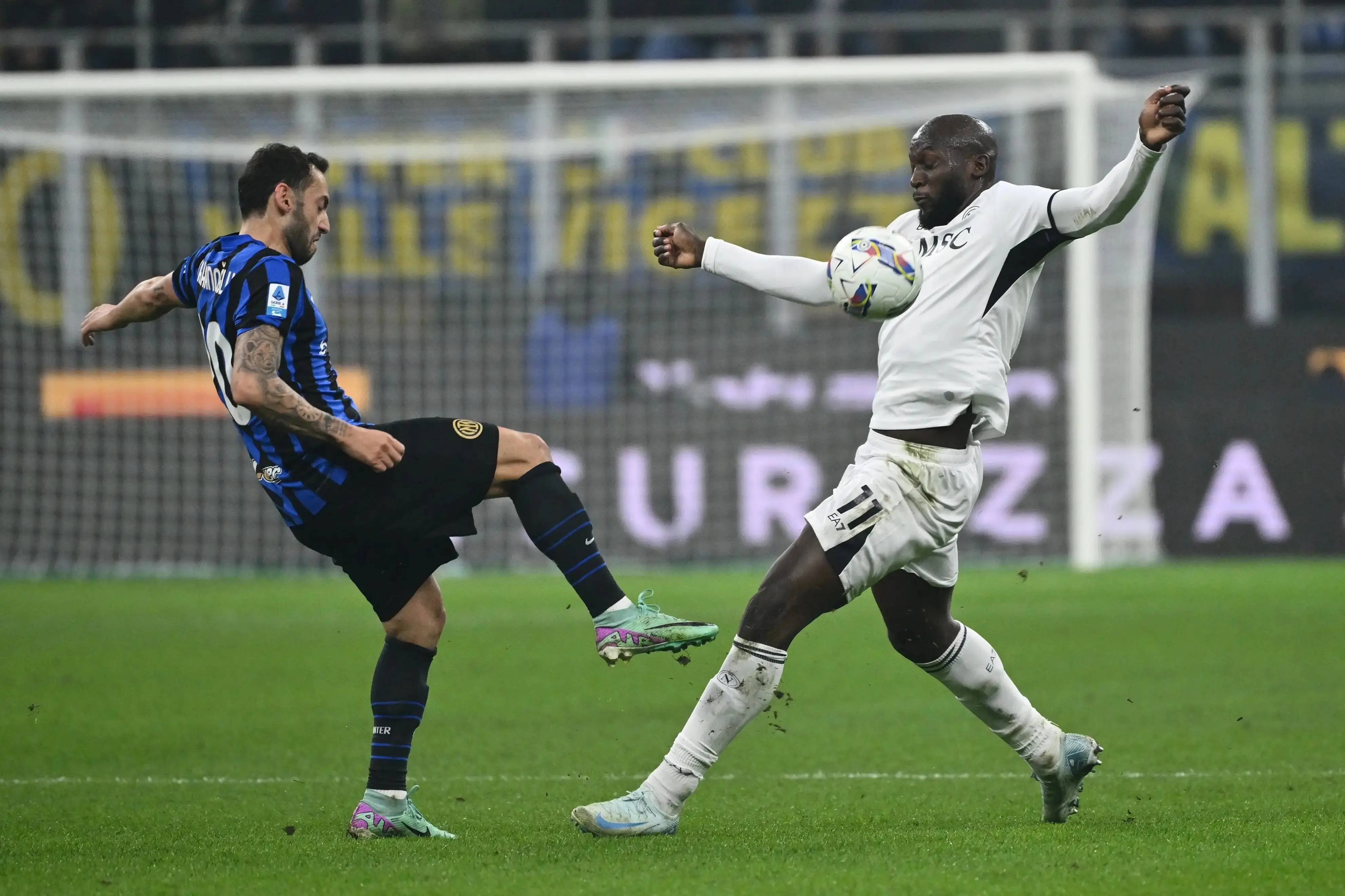 PG电子线上登入-意甲球队集训照曝光，球员状态备受关注