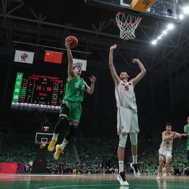 包含不懈努力取得胜利，内蒙古男篮豪取季后赛资格的词条