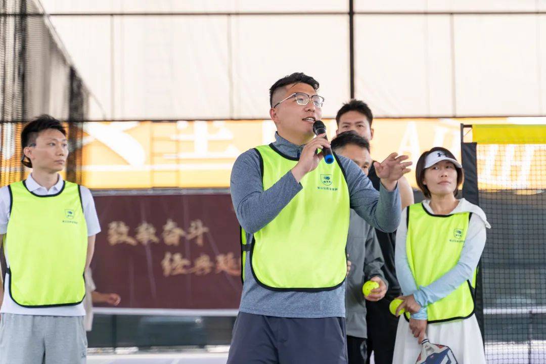 铿锵动作！选手飒爽英姿，赢得现场喝彩