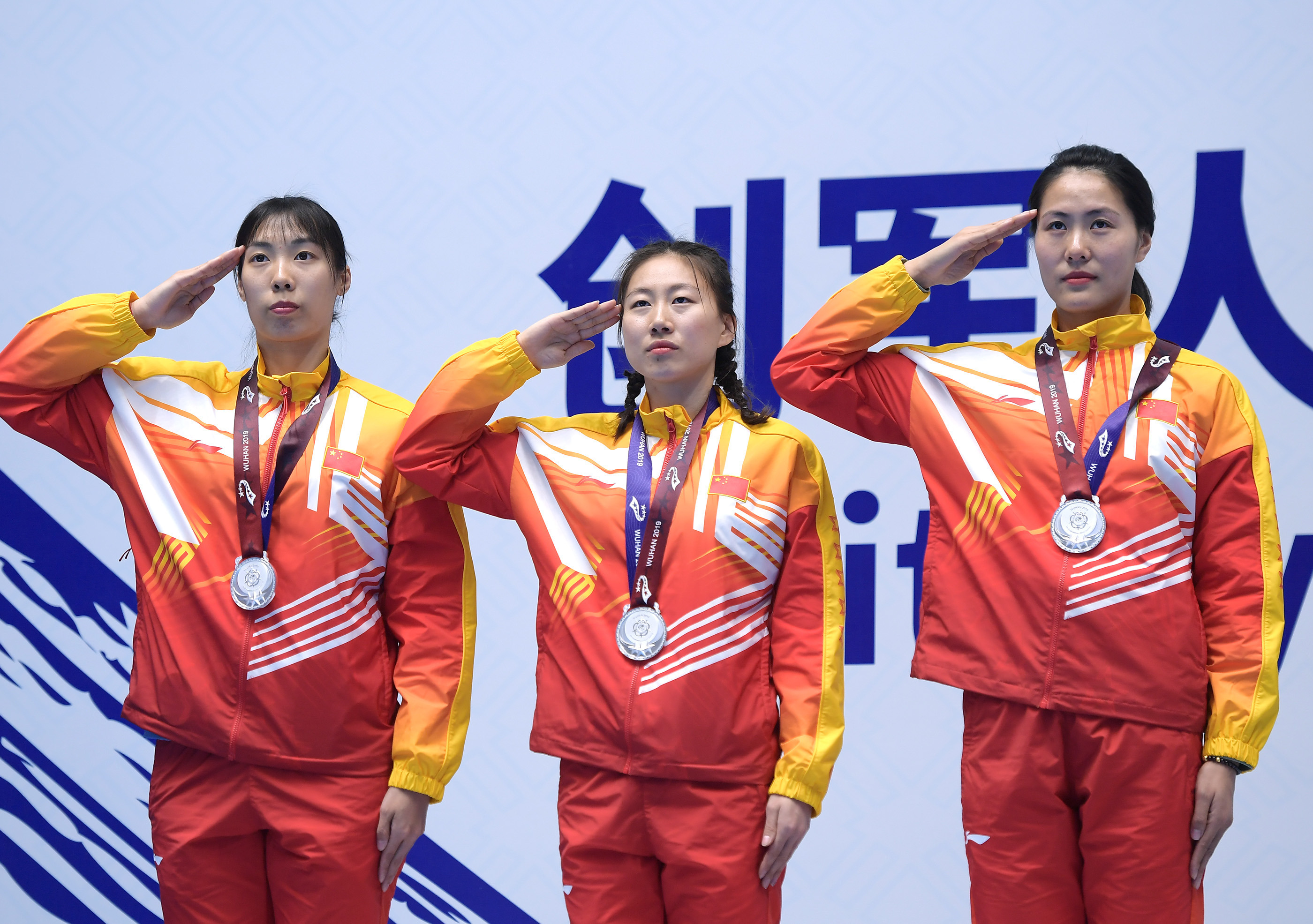 韩国击剑队示威的雄风，摘得银牌