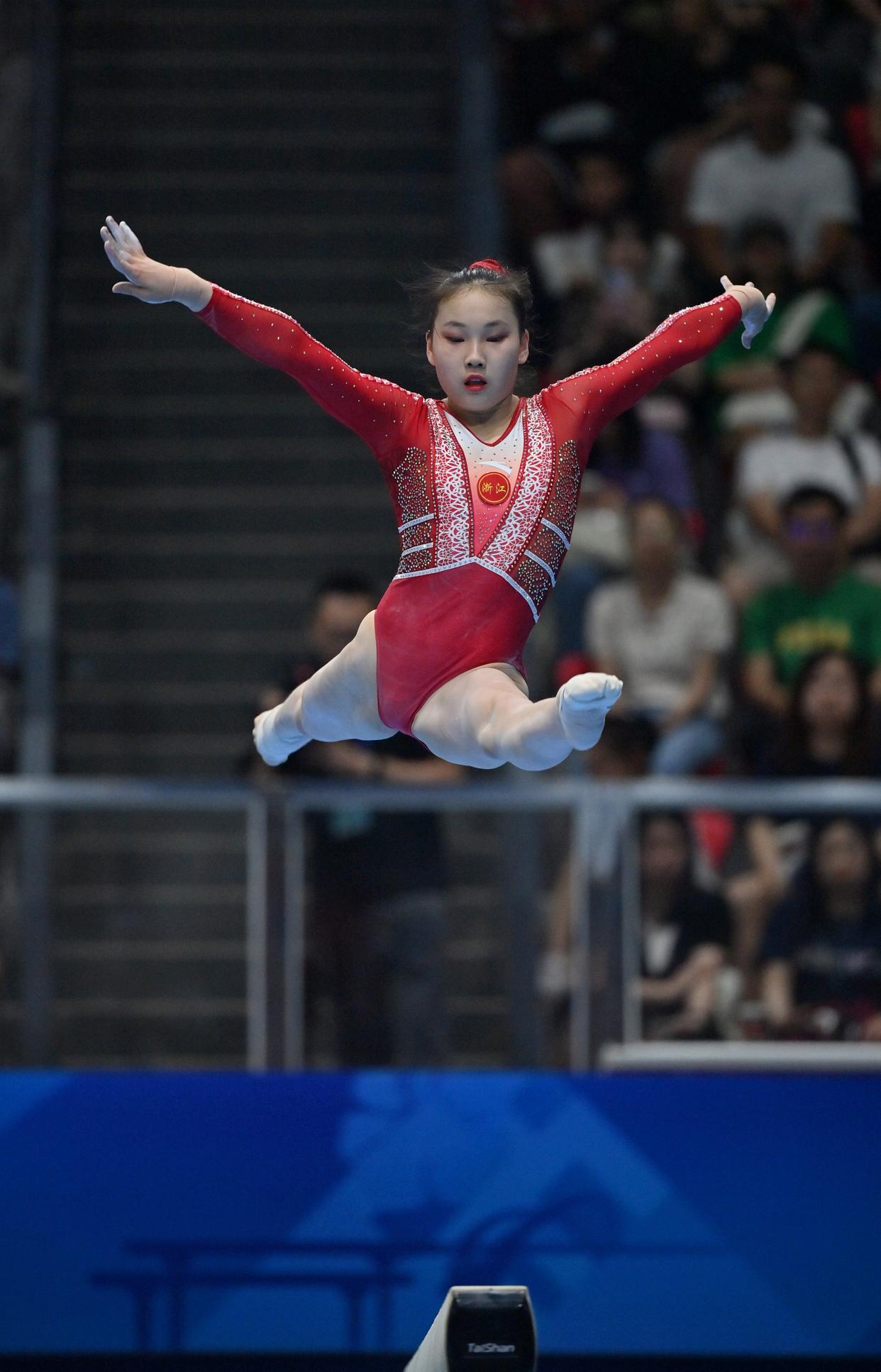 体操决赛场上突如其来,冠军悄然出现的简单介绍 体操决赛场上突如其来,冠军悄然出现的简单介绍