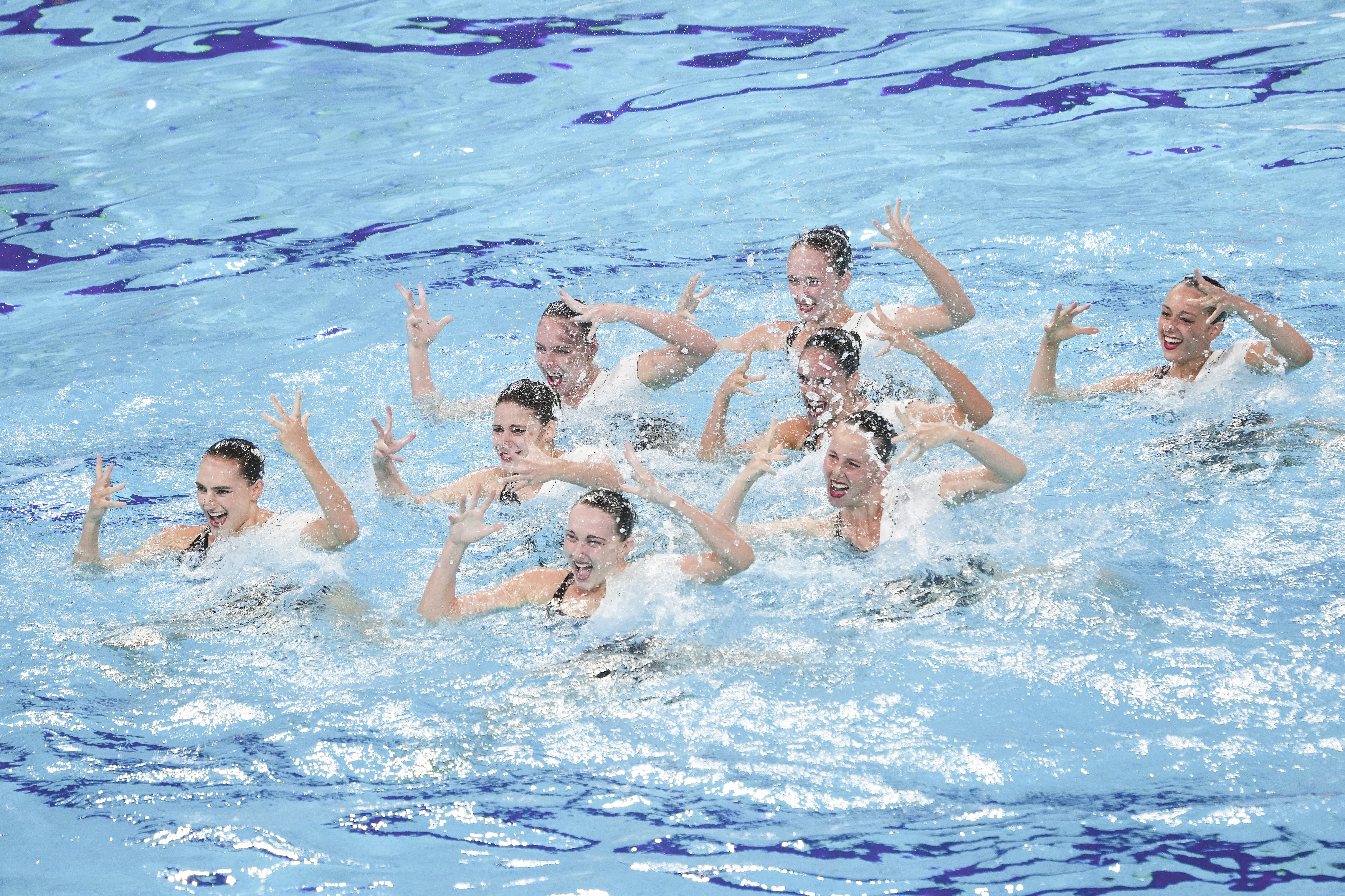 游泳比赛选手轮番上阵,场面热闹的简单介绍 游泳比赛选手轮番上阵,场面热闹的简单介绍