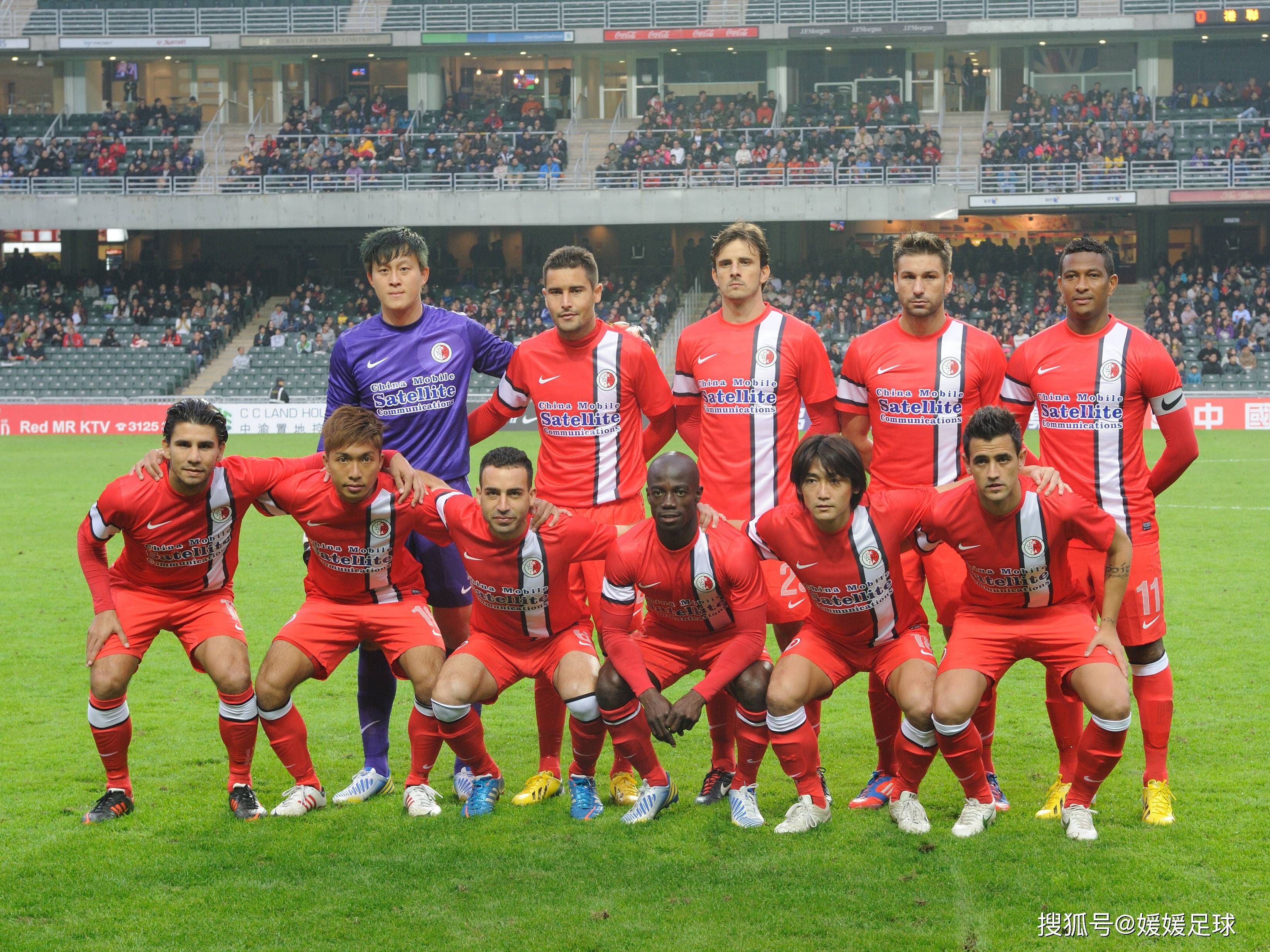 奥格斯堡足球队在训练场上集中备战 奥格斯堡足球队在训练场上集中备战