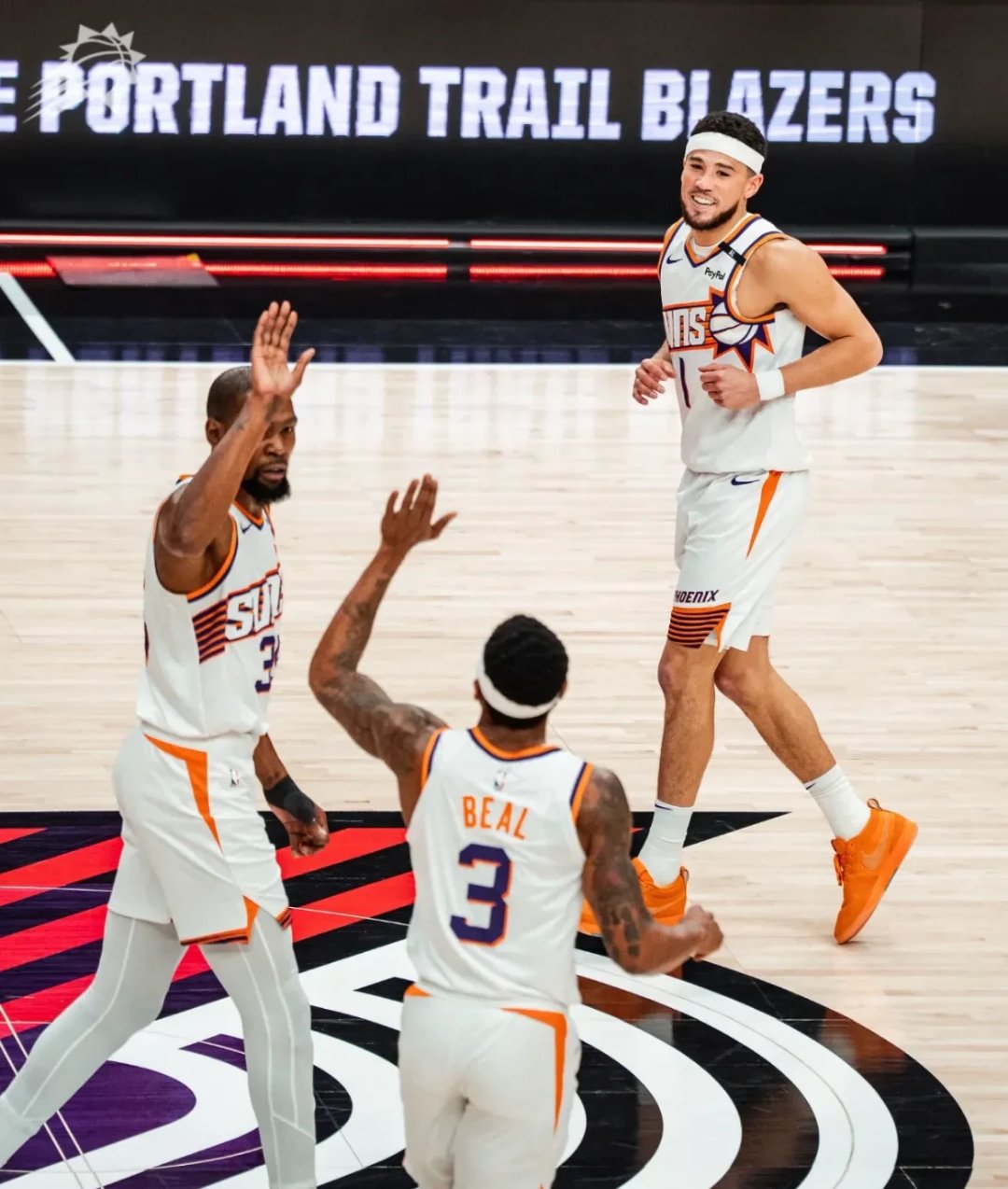 包含太阳后卫布克遭遇伤病,将缺席数场比赛的词条 包含太阳后卫布克遭遇伤病,将缺席数场比赛的词条