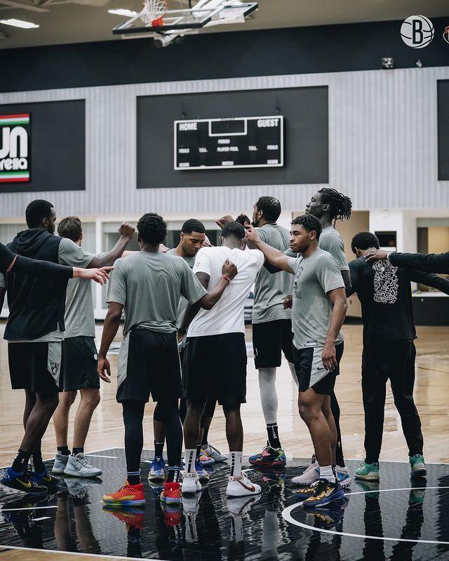 篮网队球员合练备战新赛季 篮网队球员合练备战新赛季