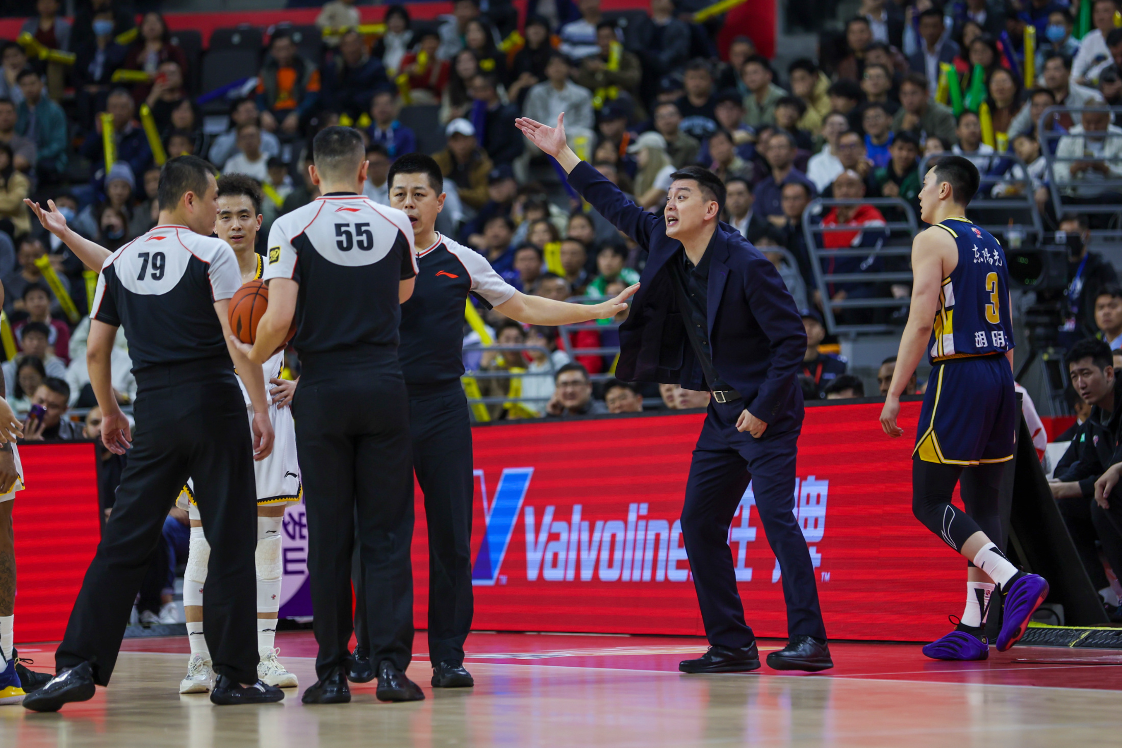 PG中国官网-辽宁男篮备战新赛季，教练团队布置步步为营