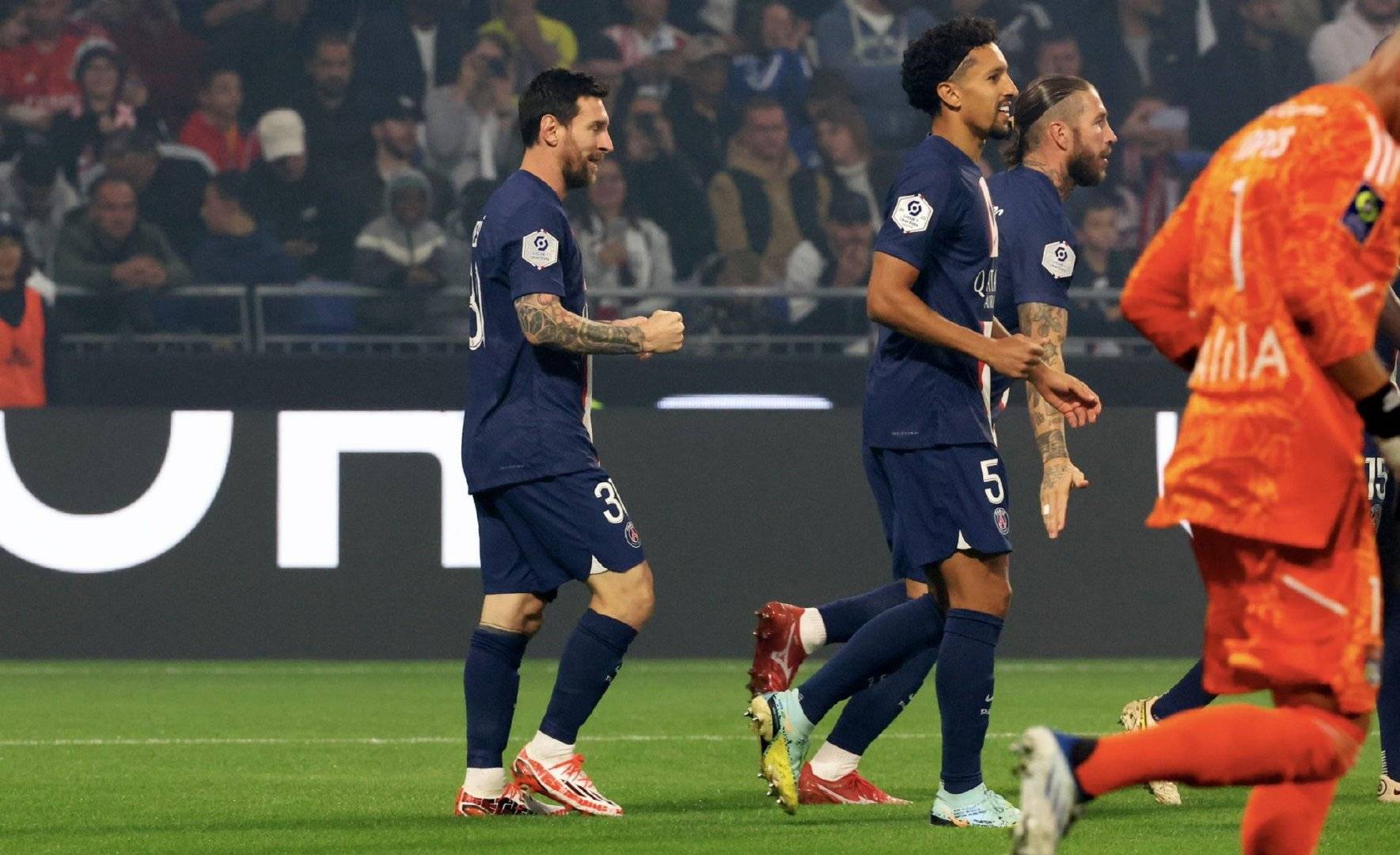 巴黎客场全取三分,稳步前行 巴黎客场全取三分,稳步前行