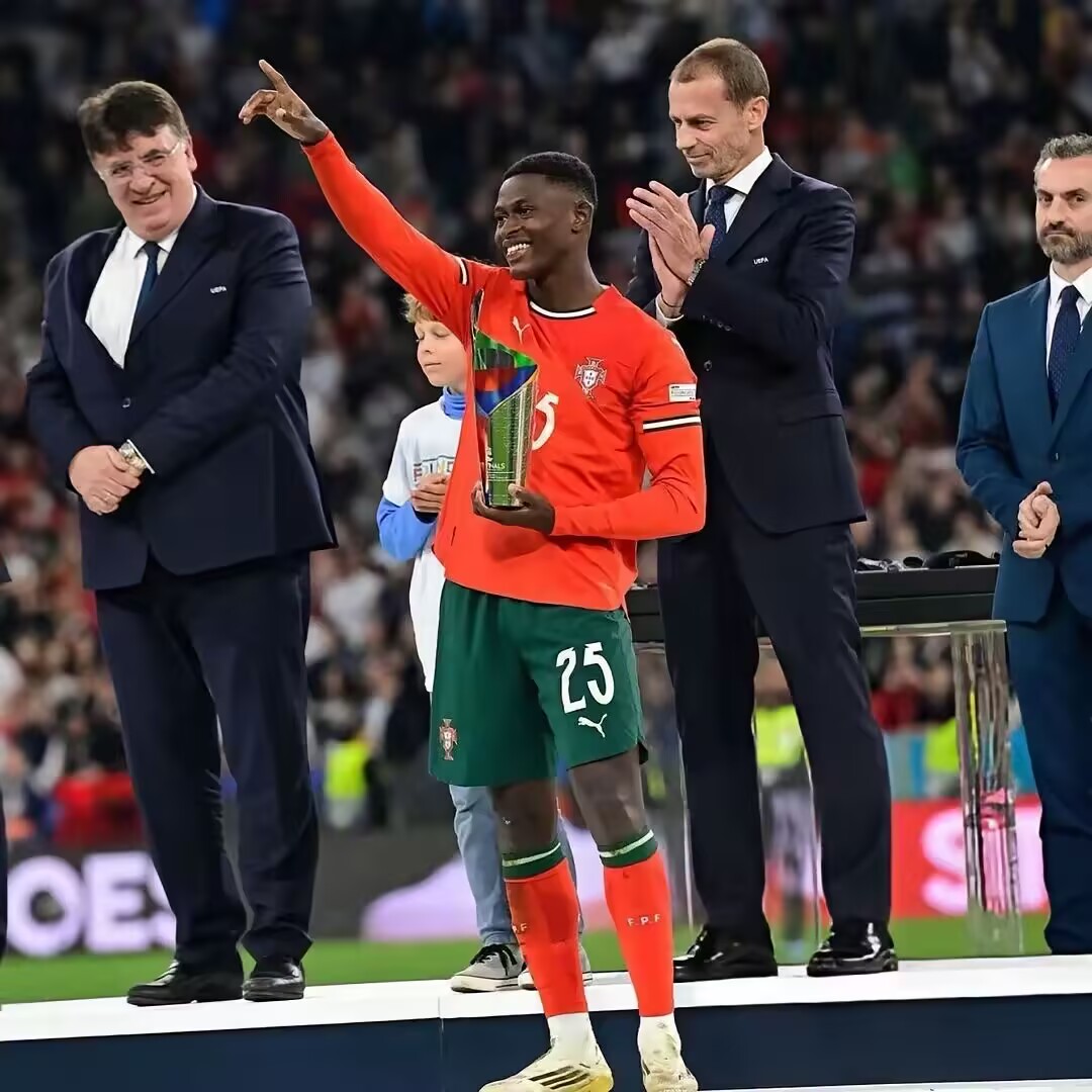 波尔图蒙受惨败,葡萄牙球迷心情沉重 波尔图蒙受惨败,葡萄牙球迷心情沉重