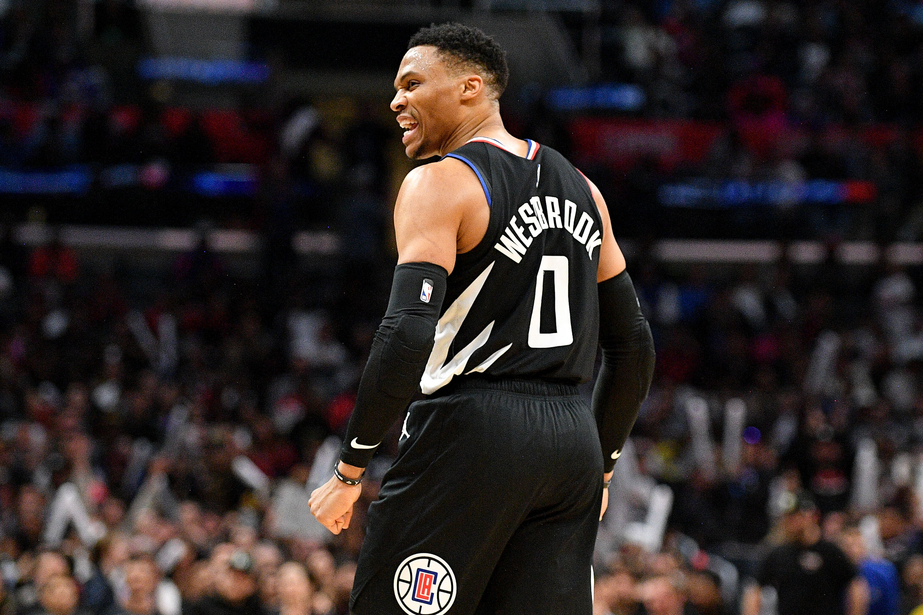 鹈鹕险胜魔术,字母哥状态火热 鹈鹕险胜魔术,字母哥状态火热