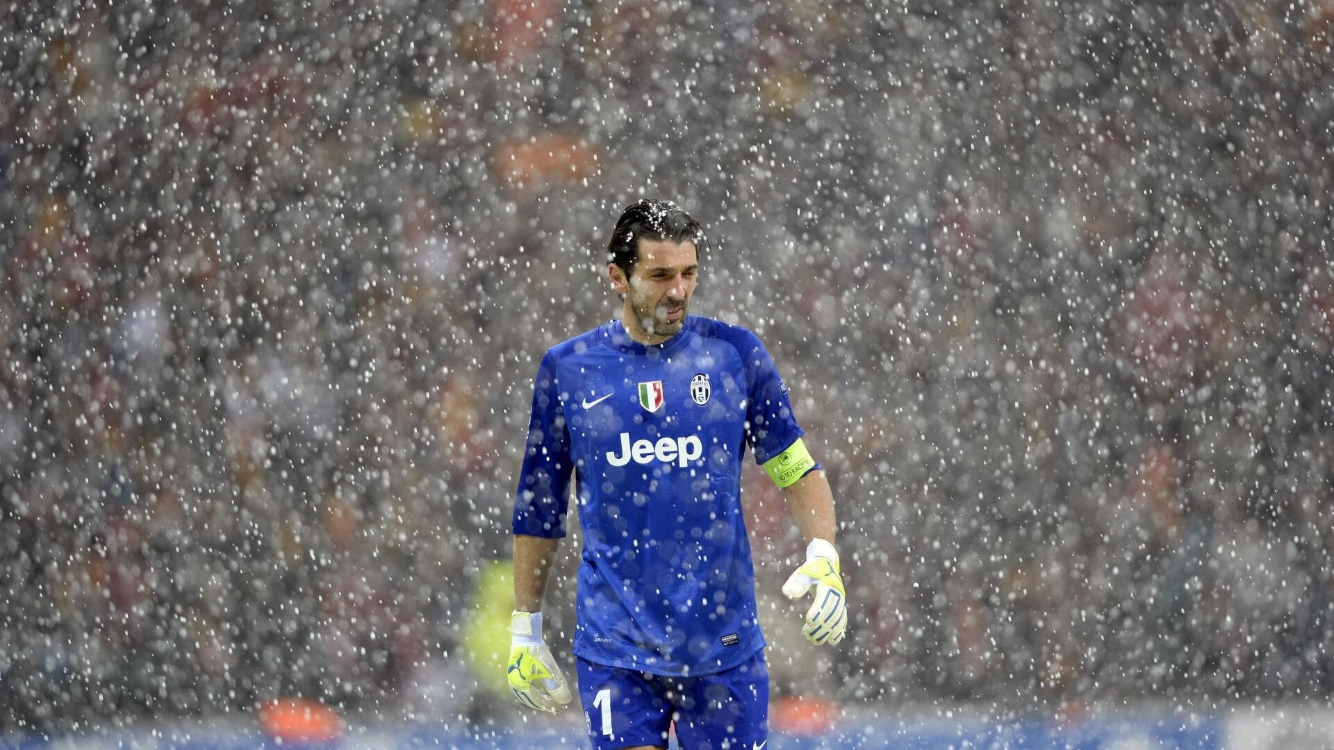 铁闸与尖刀,欧冠决赛之夜阿劳霍的双面统治